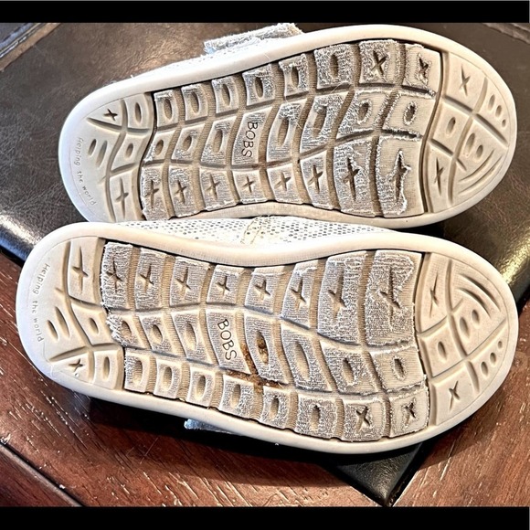 Bobs toddler girl size 6 shoes in silver sequins. Adjustable closure. - Picture 4 of 6